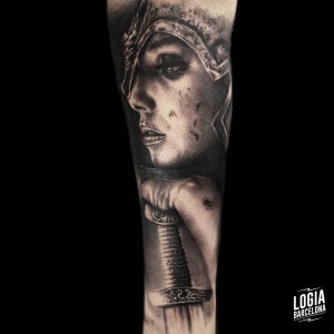 tatuaje_brazo_valkiria_logiabarcelona_mario_guerrero
